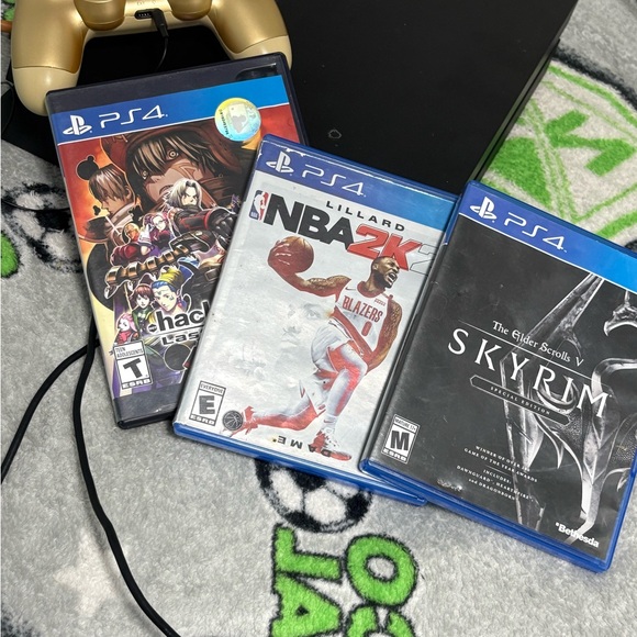 Sony PlayStation 4 Console with Gold Controller - Picture 3 of 4